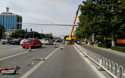 任丘市華北油田大型監控桿安裝現場